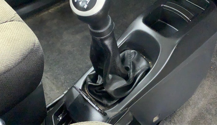 2012 Maruti Wagon R 1.0 VXI, Petrol, Manual, 20,929 km, Gear lever - Knob has minor damage