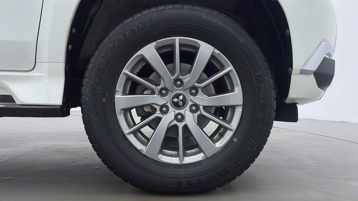 MITSUBISHI MONTERO SPORT-Right Front Tyre