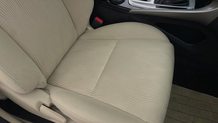 MITSUBISHI MONTERO SPORT-Seat RHS Front Stain