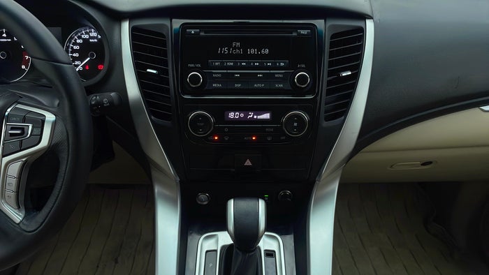 MITSUBISHI MONTERO SPORT-Center Console