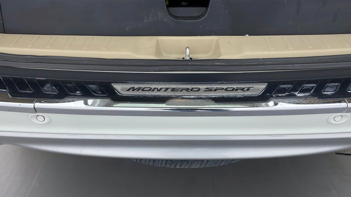 MITSUBISHI MONTERO SPORT-Bumper Rear Scratch