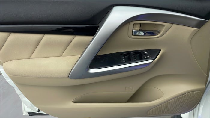 MITSUBISHI MONTERO SPORT-Driver Side Door Panels Controls