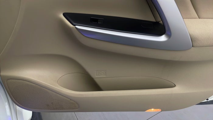 MITSUBISHI MONTERO SPORT-Door Interior RHS front Scratch