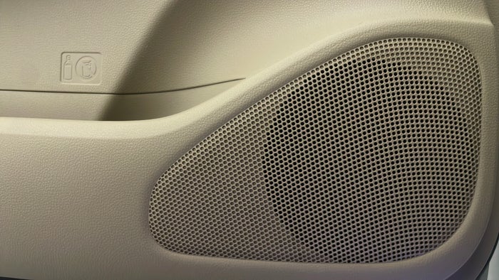 MITSUBISHI MONTERO SPORT-Speakers