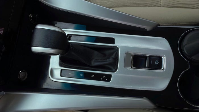 MITSUBISHI MONTERO SPORT-Centre Console Trim Scratch