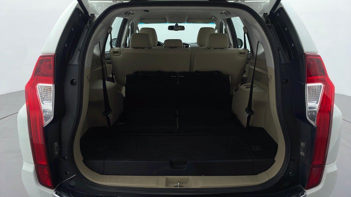 MITSUBISHI MONTERO SPORT-Boot Inside View