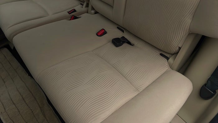 MITSUBISHI MONTERO SPORT-Seat 2nd row LHS Belt retractor not working
