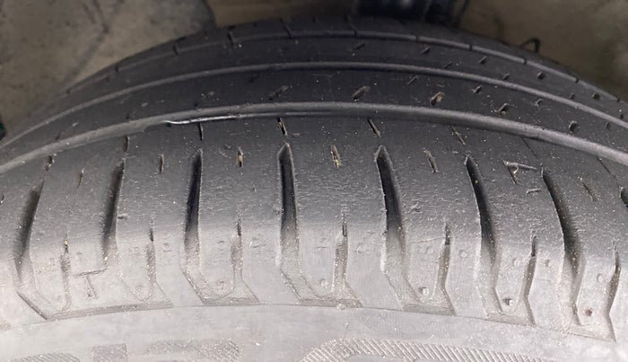 2018 Hyundai Verna 1.6 SX VTVT, Petrol, Manual, 49,112 km, Left Front Tyre Tread