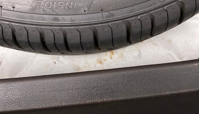 2018 Hyundai Verna 1.6 SX VTVT, Petrol, Manual, 49,112 km, Boot floor - Slight discoloration