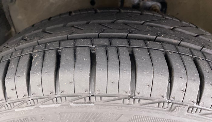 2016 Maruti Celerio ZXI D, Petrol, Manual, 26,654 km, Left Front Tyre Tread
