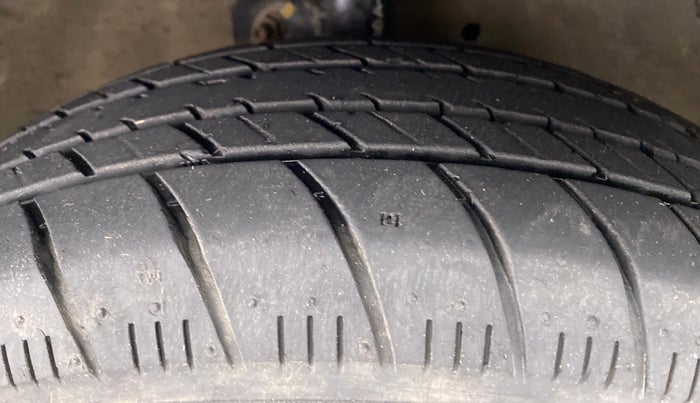 2016 Maruti Celerio ZXI D, Petrol, Manual, 26,654 km, Right Front Tyre Tread