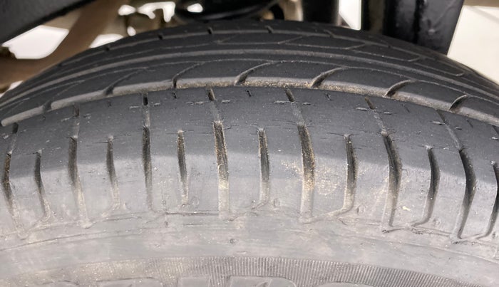 2017 Maruti Eeco 5 STR WITH AC PLUSHTR, Petrol, Manual, 28,980 km, Left Rear Tyre Tread