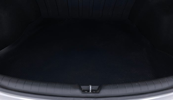 2018 Hyundai Verna 1.6 SX VTVT, Petrol, Manual, 21,486 km, Boot Inside