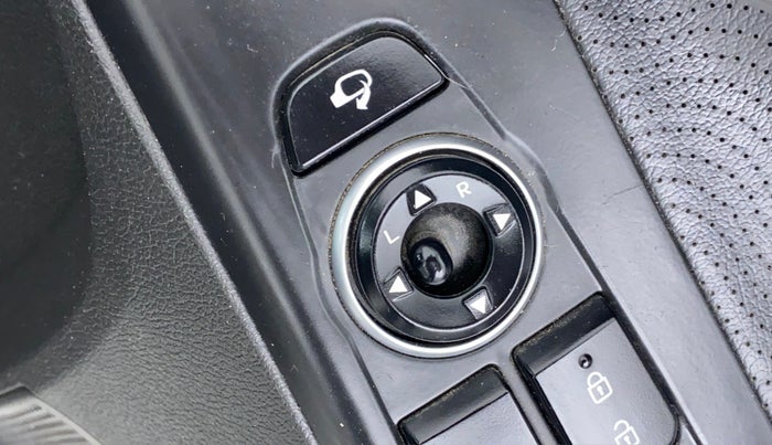 2015 Hyundai New Elantra SX 1.8 MT, Petrol, Manual, 96,832 km, Right rear-view mirror - Mirror motor not working