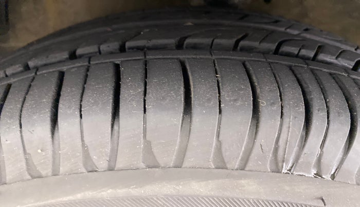 2017 Hyundai Eon ERA PLUS, Petrol, Manual, 53,240 km, Left Front Tyre Tread