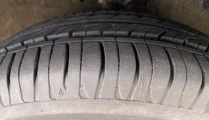2017 Hyundai Eon ERA PLUS, Petrol, Manual, 53,240 km, Right Front Tyre Tread