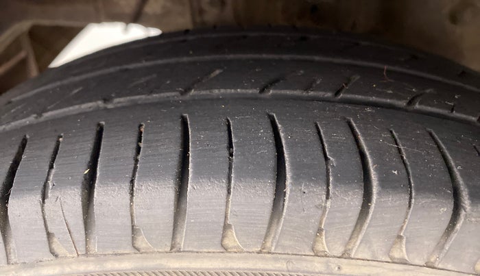 2015 Hyundai Eon ERA PLUS, Petrol, Manual, 69,255 km, Right Rear Tyre Tread
