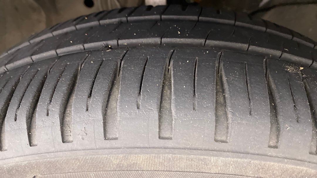 Right Front Tyre Tread