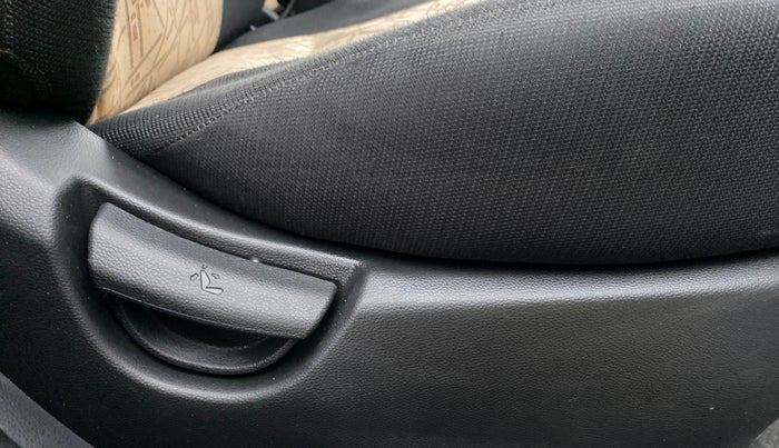 2017 Hyundai Grand i10 SPORTZ 1.2 KAPPA VTVT, Petrol, Manual, 40,558 km, Driver Side Adjustment Panel