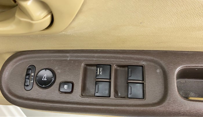 2013 Honda Amaze 1.2 SMT I VTEC, Petrol, Manual, 58,336 km, Right front window switch / handle - Master window function not working