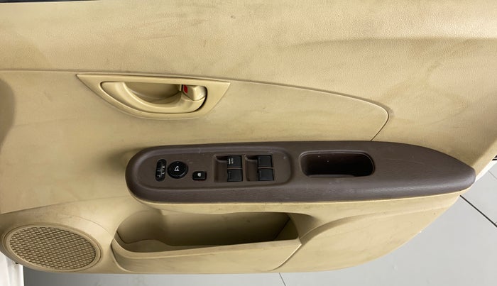 2013 Honda Amaze 1.2 SMT I VTEC, Petrol, Manual, 58,336 km, Driver Side Door Panels Control
