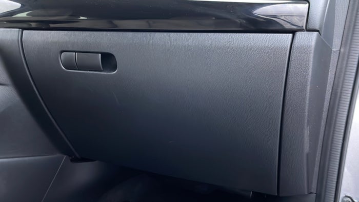 MAZDA CX 5-Dashboard Glove box Scratch