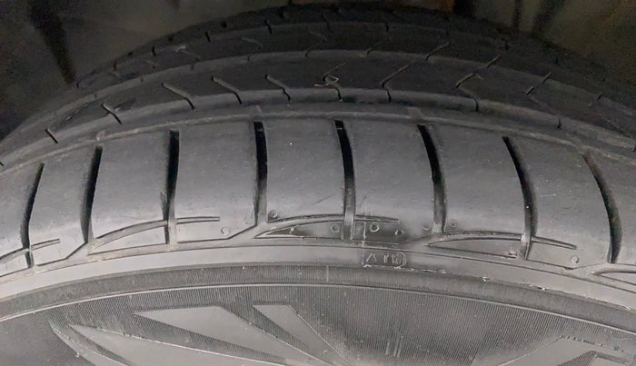 2017 Jeep Compass LONGITUDE 2.0 DIESEL, Diesel, Manual, 49,960 km, Left Front Tyre Tread