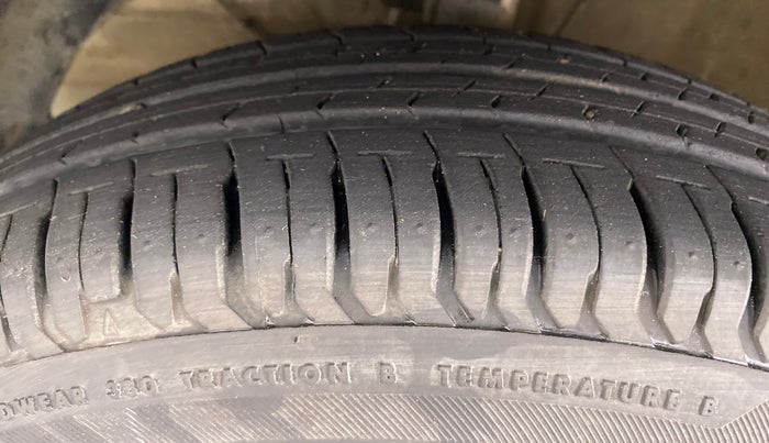 2017 Maruti Dzire VXI, Petrol, Manual, 49,022 km, Left Front Tyre Tread