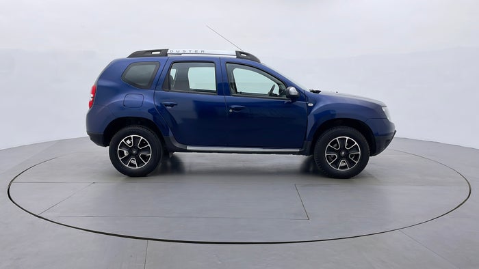 RENAULT DUSTER-Right Side View