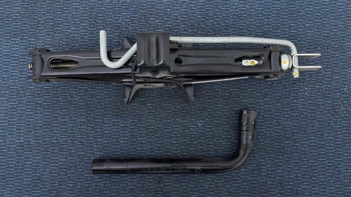 RENAULT DUSTER-Tool Kit