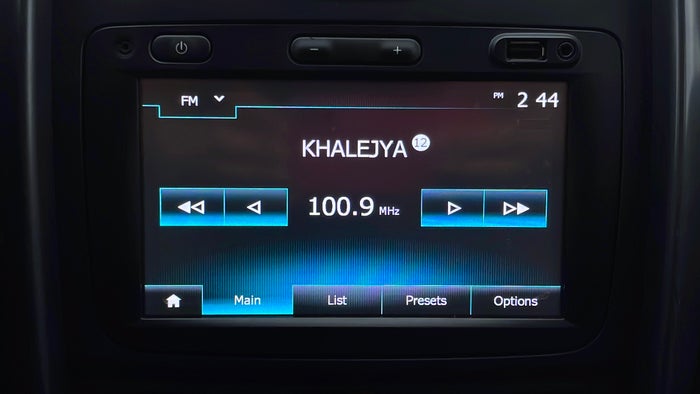 RENAULT DUSTER-Infotainment System