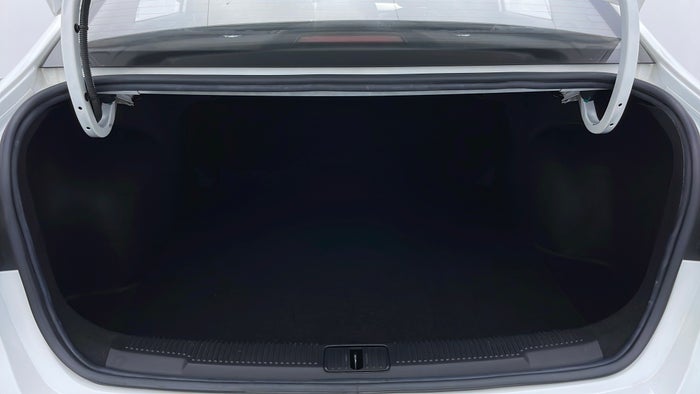 MG 5-Boot Inside View