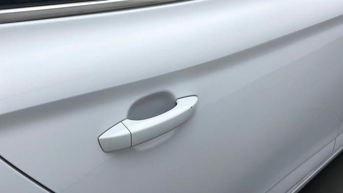 MG 5-Door Handles RHS Rear Scratch