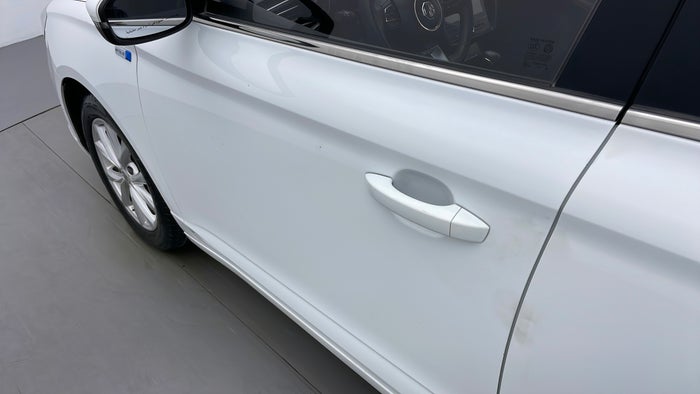 MG 5-Door Exterior LHS Front Scratch