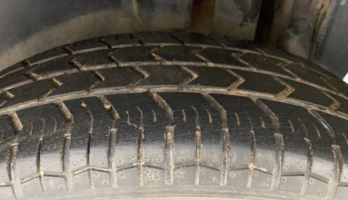 2017 Maruti Swift VXI O, Petrol, Manual, 40,089 km, Left Rear Tyre Tread