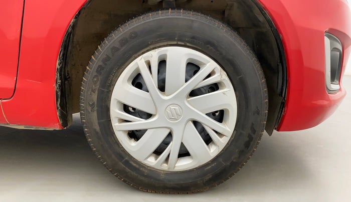 2017 Maruti Swift VXI O, Petrol, Manual, 40,089 km, Right Front Wheel