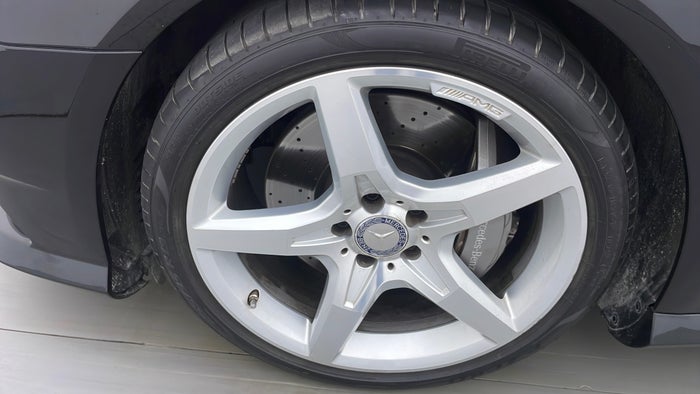 MERCEDES BENZ SL 400-Alloy Wheel LHS Front Scratch