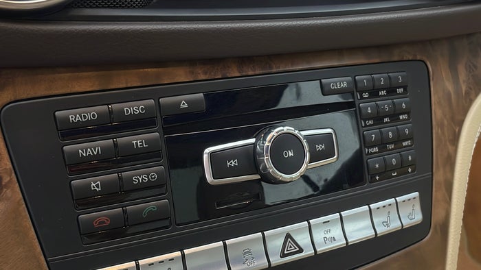 MERCEDES BENZ SL 400-Infotainment System Display Faded