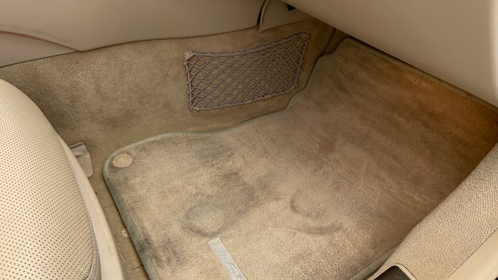 MERCEDES BENZ SL 400-Flooring Front RHS Stain