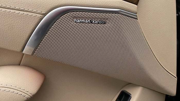MERCEDES BENZ SL 400-Speakers