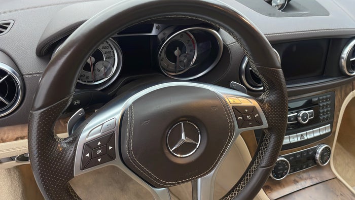 MERCEDES BENZ SL 400-Steering Wheel Trim Scratch