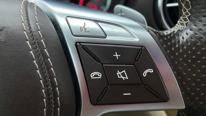MERCEDES BENZ SL 400-Drivers Control