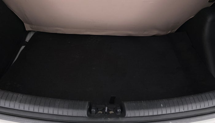 2017 Hyundai Grand i10 ASTA 1.2 KAPPA VTVT, Petrol, Manual, 16,912 km, Boot Inside