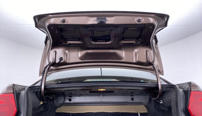2017 Volkswagen Ameo HIGHLINE  PLUS 1.2, Petrol, Manual, 52,976 km, Boot Door Open