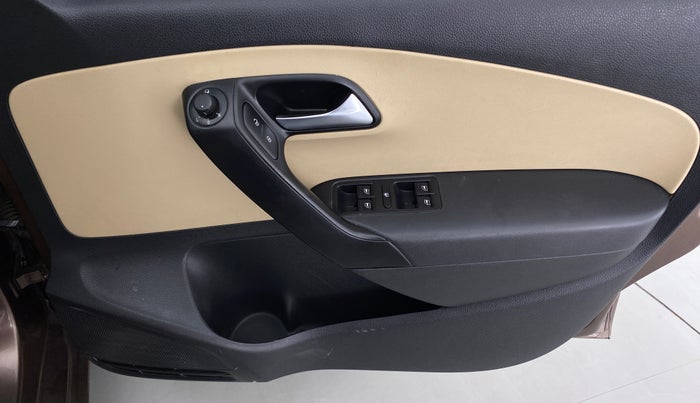 2017 Volkswagen Ameo HIGHLINE  PLUS 1.2, Petrol, Manual, 52,976 km, Driver Side Door Panels Control