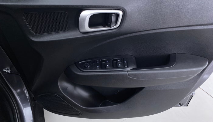 2020 Hyundai VENUE S MT 1.2 KAPPA, Petrol, Manual, 7,432 km, Driver Side Door Panels Control