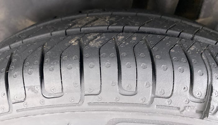 2018 Maruti Dzire VDI AMT, Diesel, Automatic, 59,369 km, Left Rear Tyre Tread