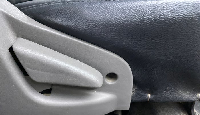 2016 Datsun Go T, Petrol, Manual, 68,790 km, Driver Side Adjustment Panel