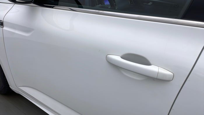 RENAULT TALISMAN-Door Exterior LHS Front Scratch