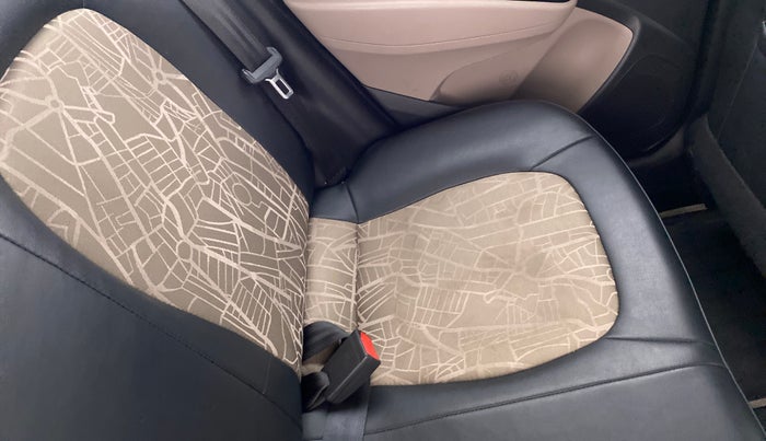 2019 Hyundai Grand i10 SPORTZ 1.2 KAPPA VTVT, Petrol, Manual, 25,143 km, Second-row left seat - Cover slightly stained